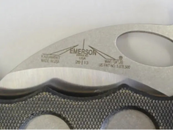 ナイフとメーカーの刻印