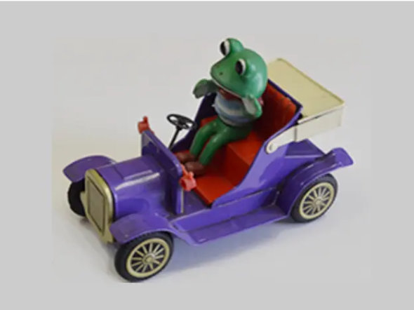 全体に写ってるブリキの玩具の写真